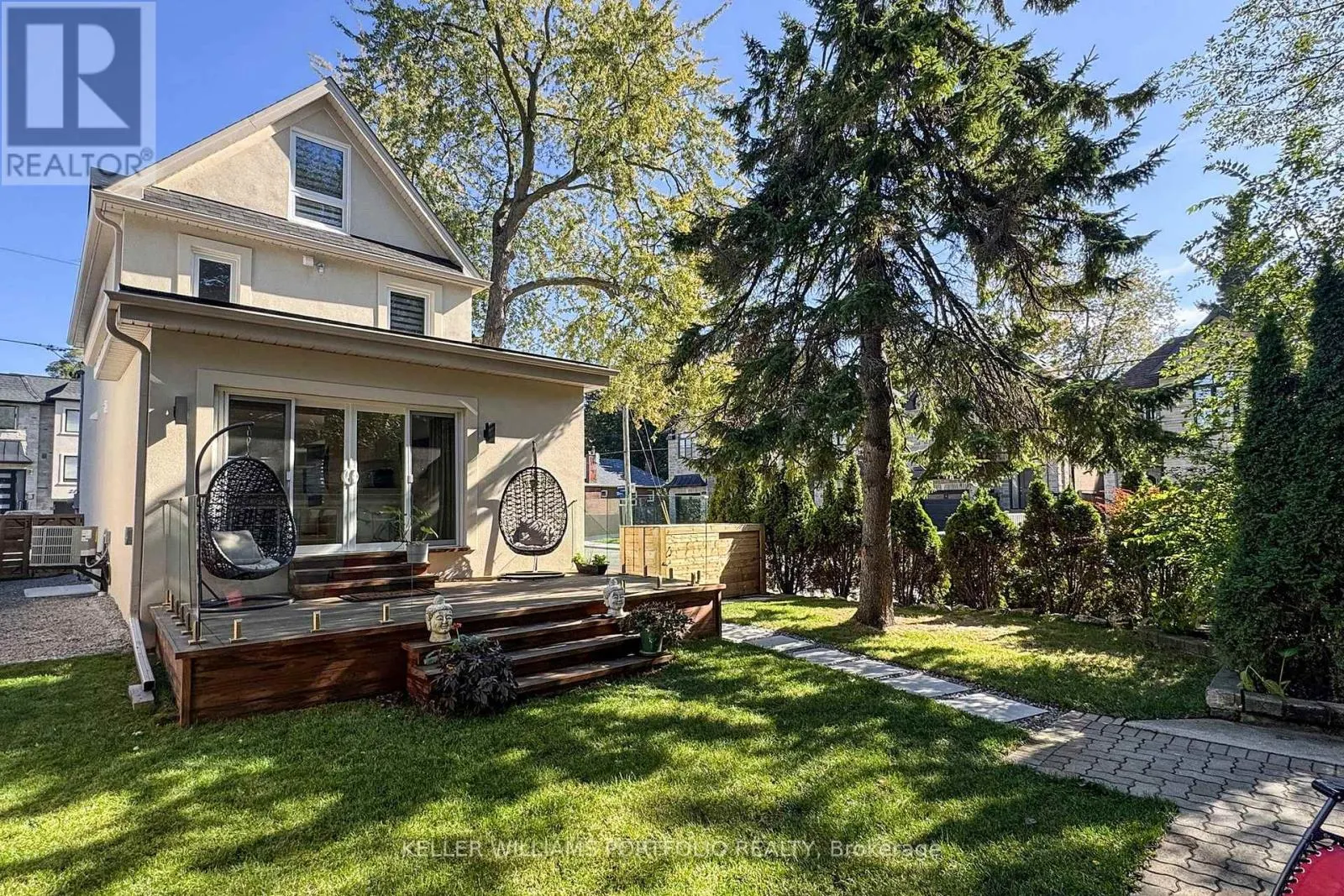 22 PITT AVENUE