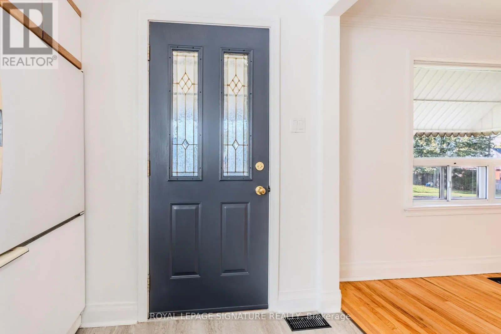 10 HOLSWADE ROAD