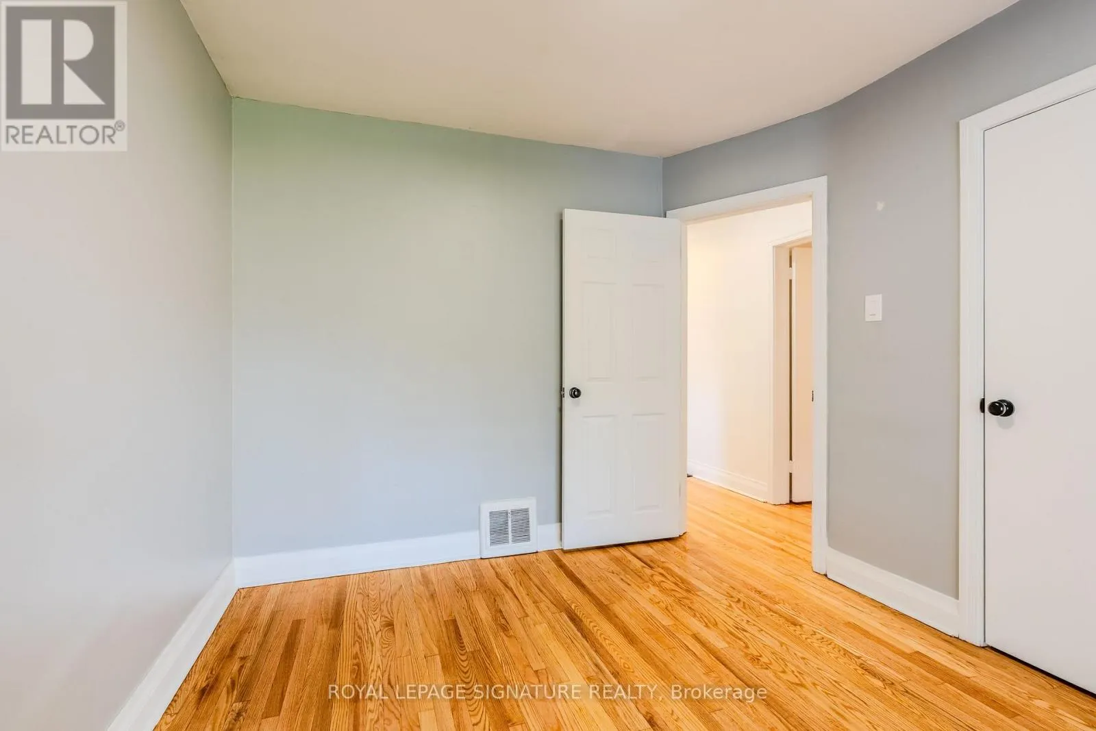 10 HOLSWADE ROAD