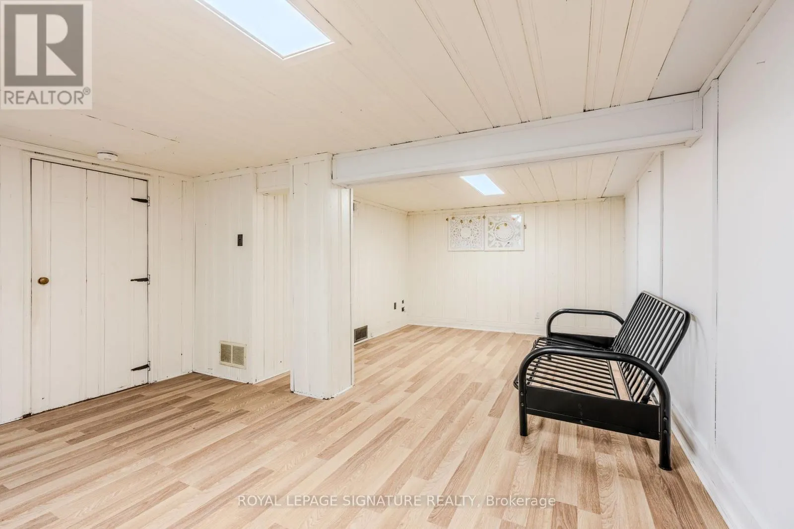 10 HOLSWADE ROAD