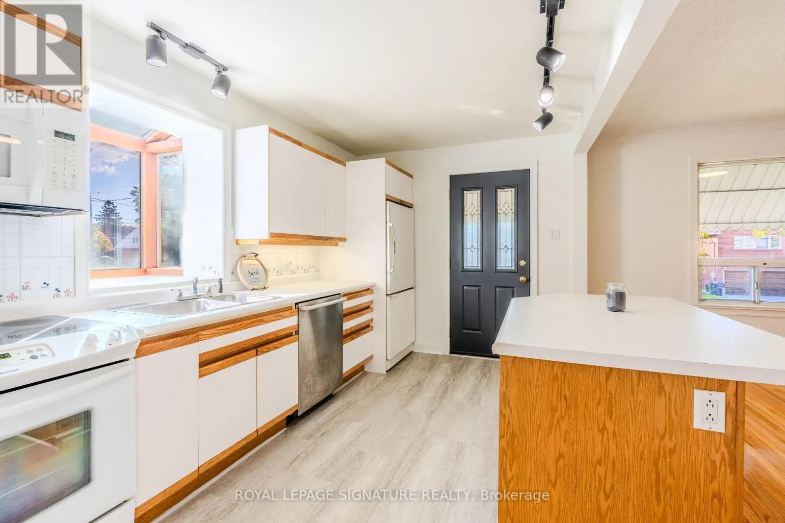 10 HOLSWADE ROAD