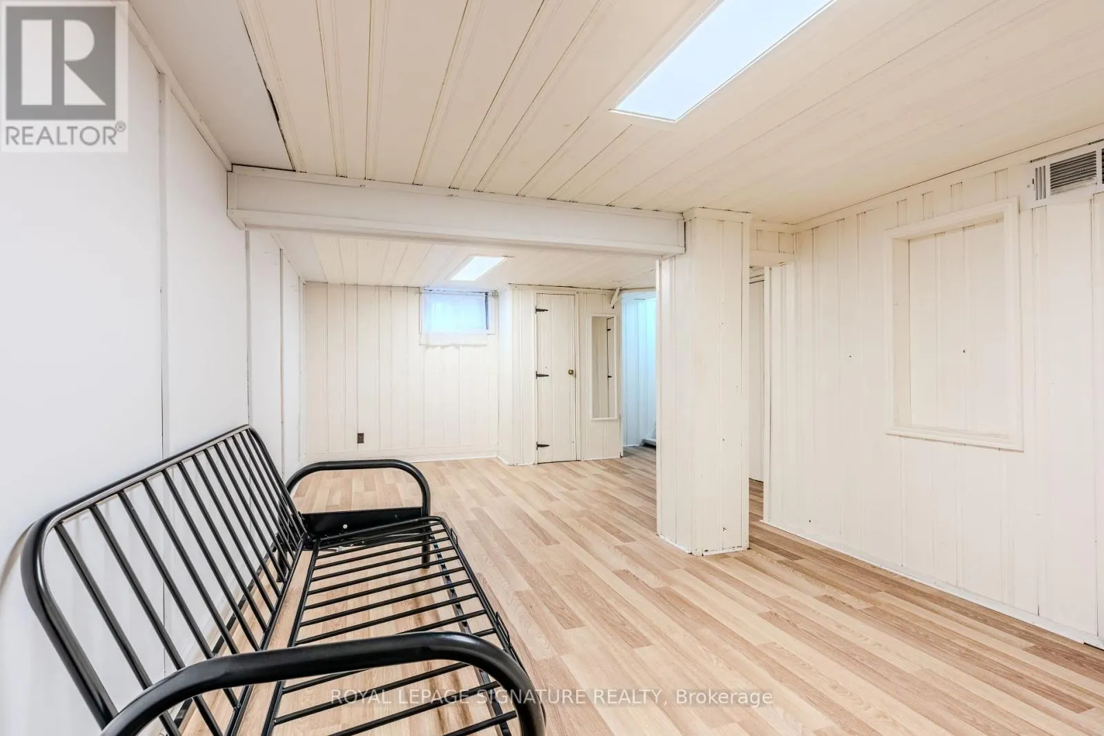 10 HOLSWADE ROAD