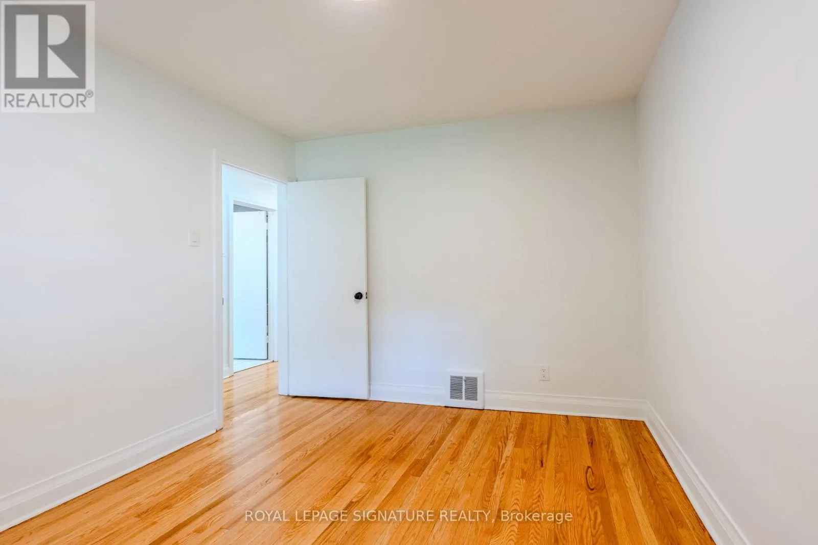 10 HOLSWADE ROAD
