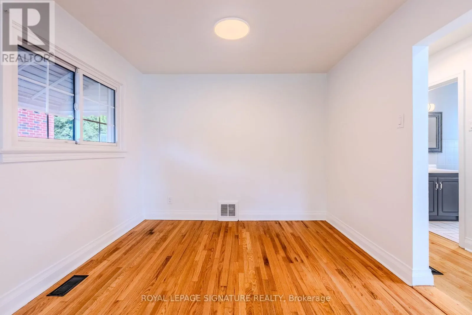 10 HOLSWADE ROAD