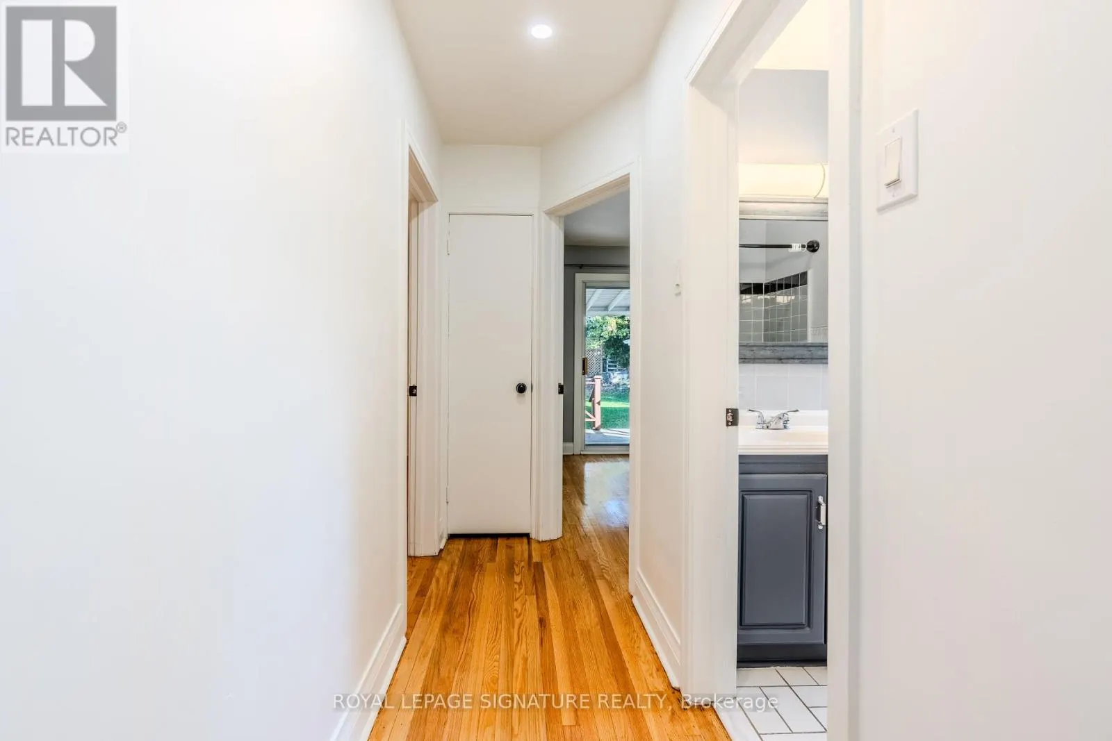 10 HOLSWADE ROAD