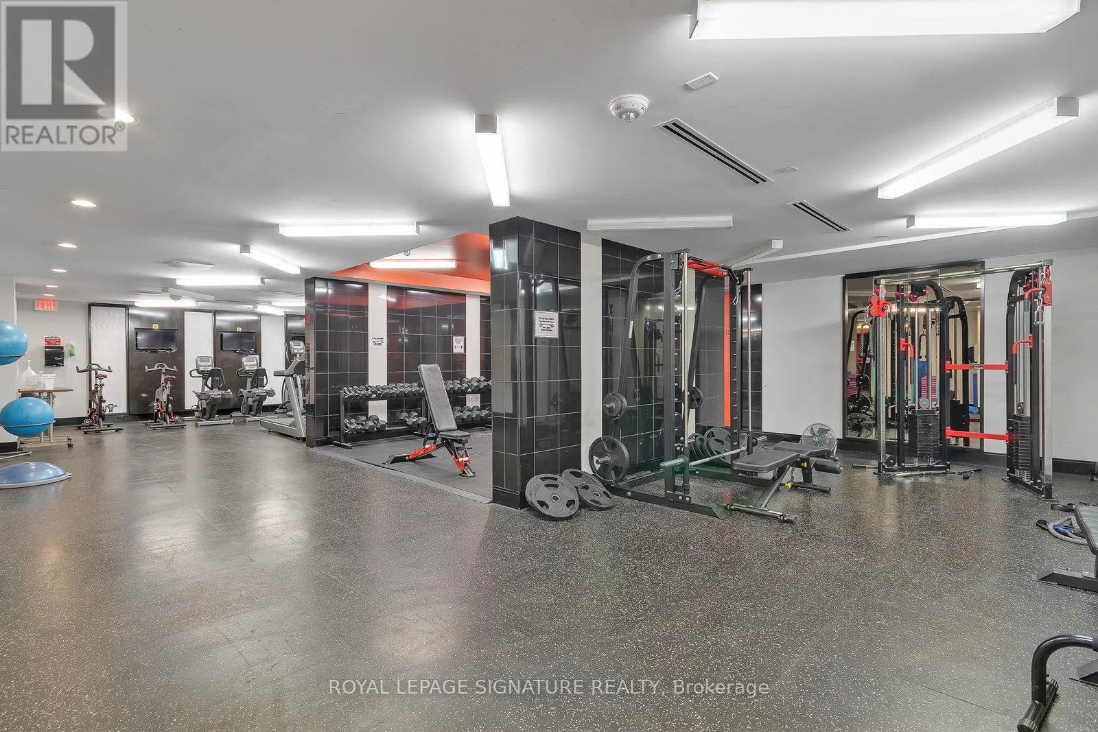 1021 - 1190 DUNDAS STREET E