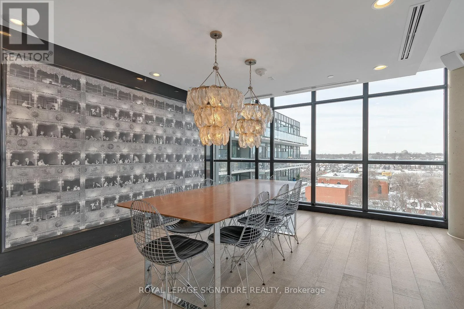 1021 - 1190 DUNDAS STREET E