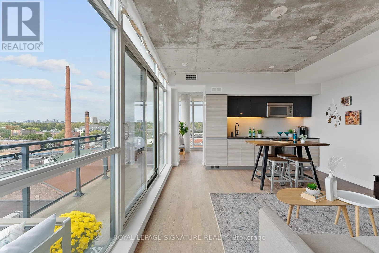 1021 - 1190 DUNDAS STREET E