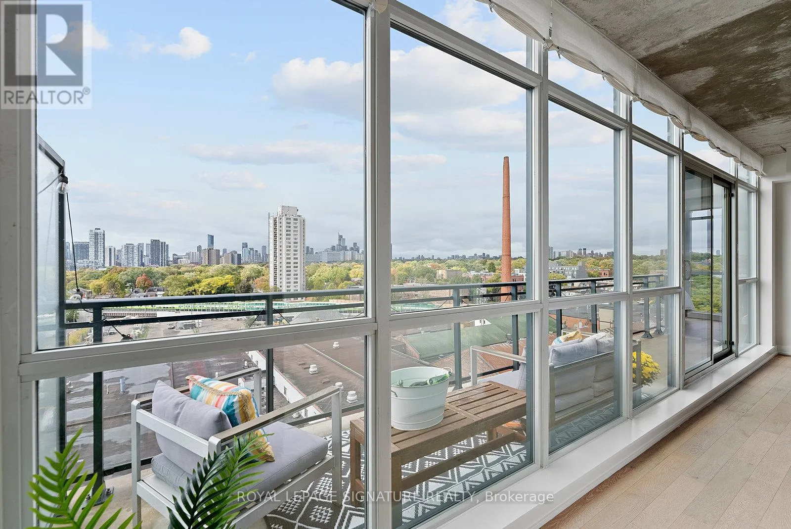 1021 - 1190 DUNDAS STREET E