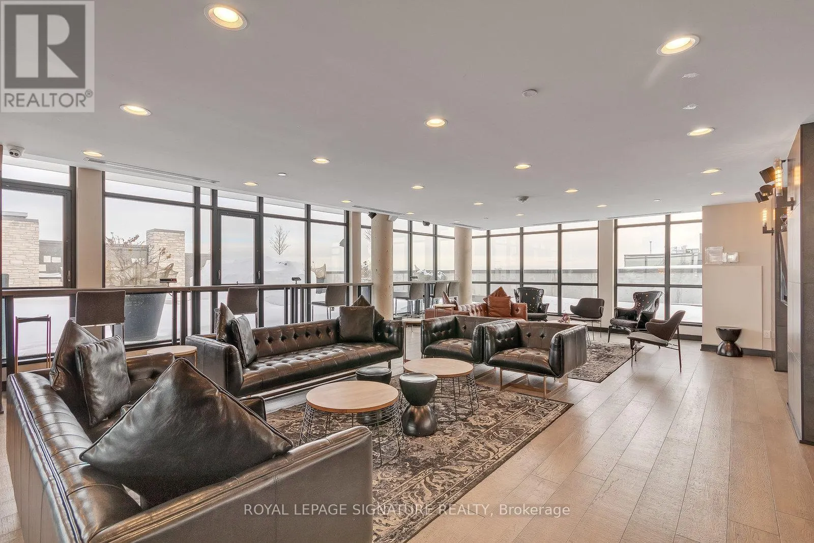 1021 - 1190 DUNDAS STREET E