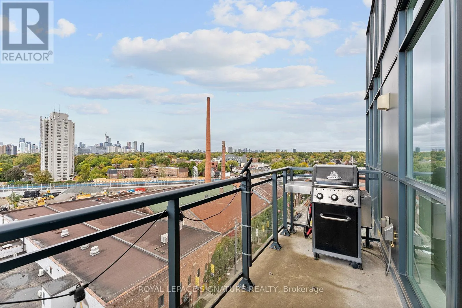 1021 - 1190 DUNDAS STREET E