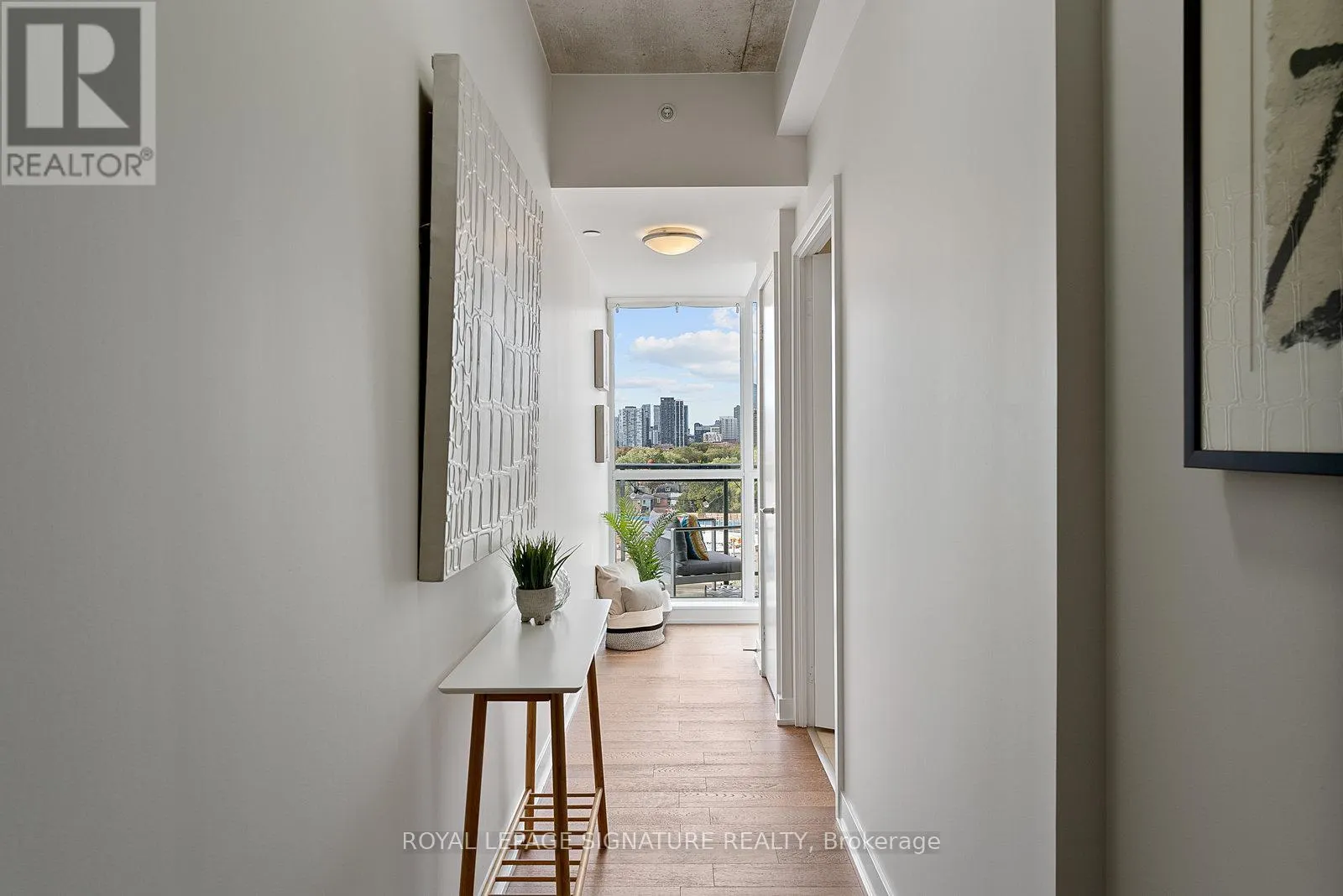 1021 - 1190 DUNDAS STREET E