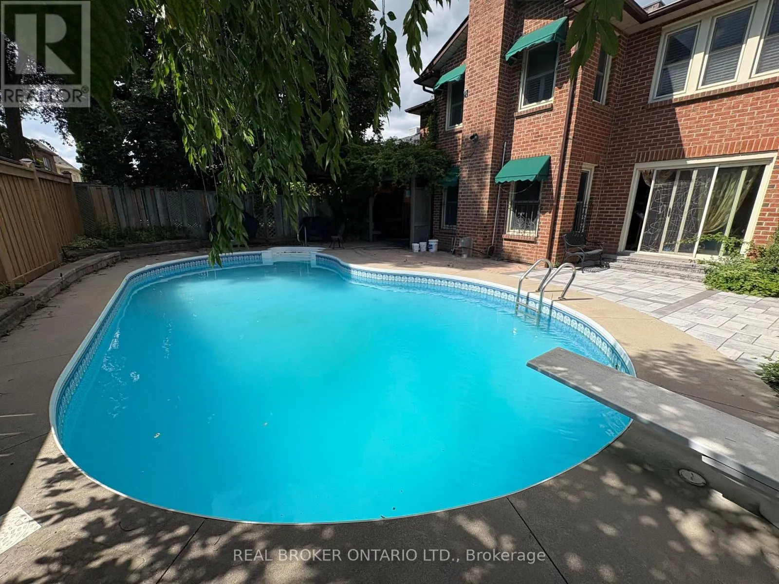 972 GABLEHURST CRESCENT