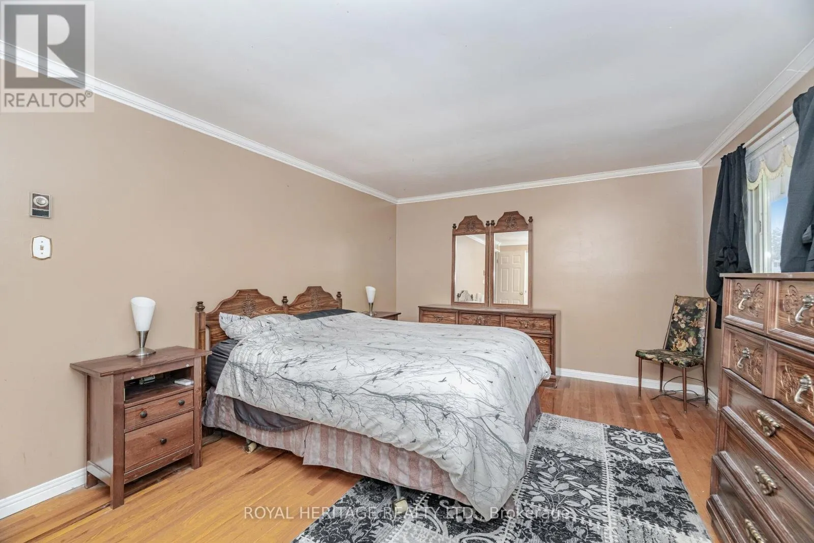 369 CARNABY COURT