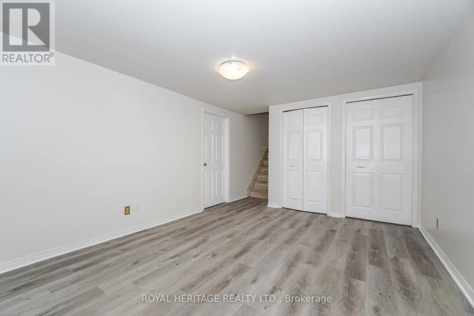 369 CARNABY COURT
