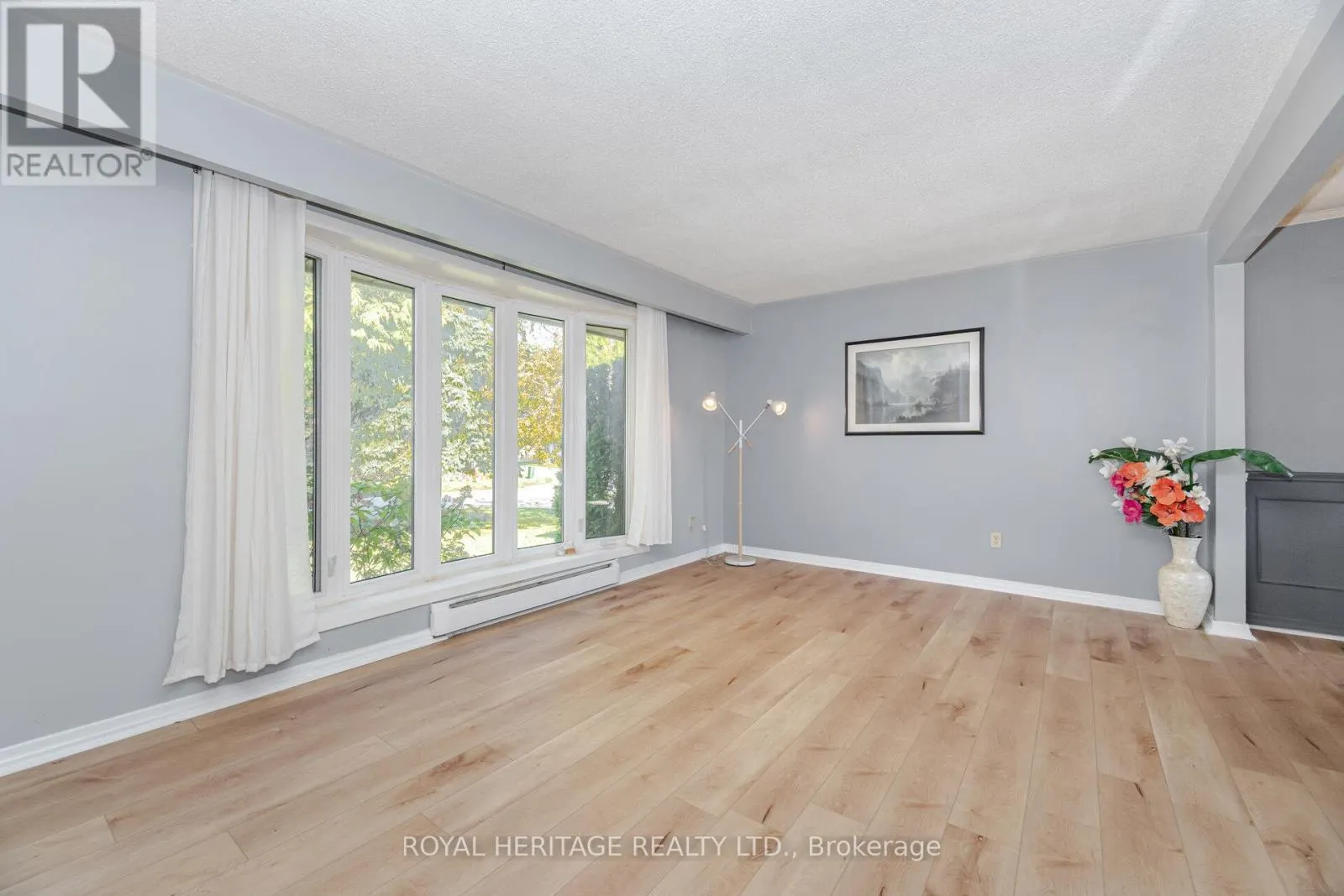 369 CARNABY COURT