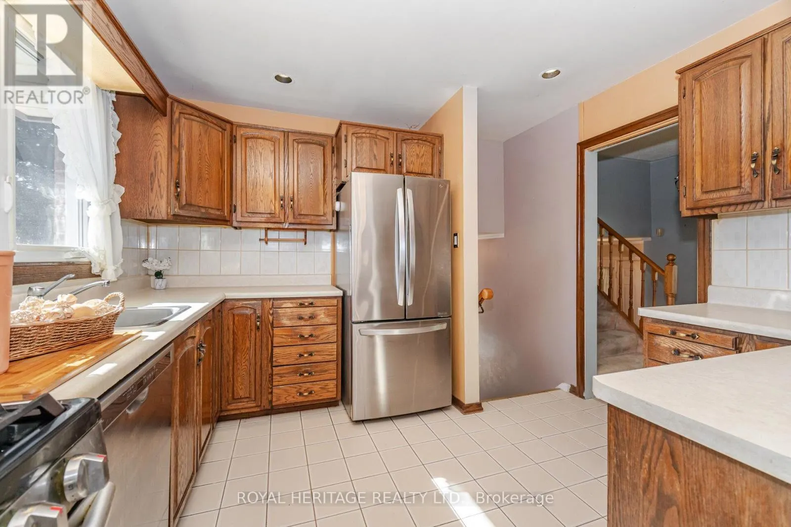 369 CARNABY COURT