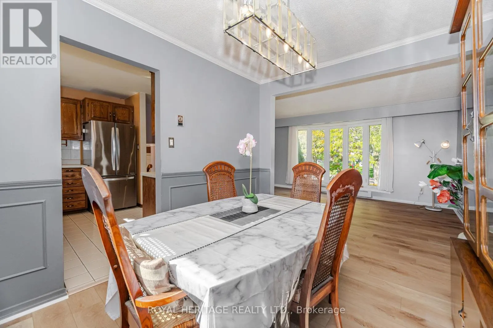 369 CARNABY COURT