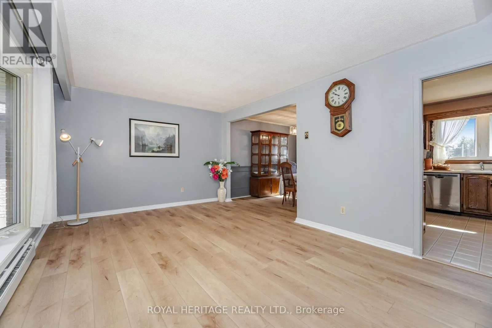 369 CARNABY COURT