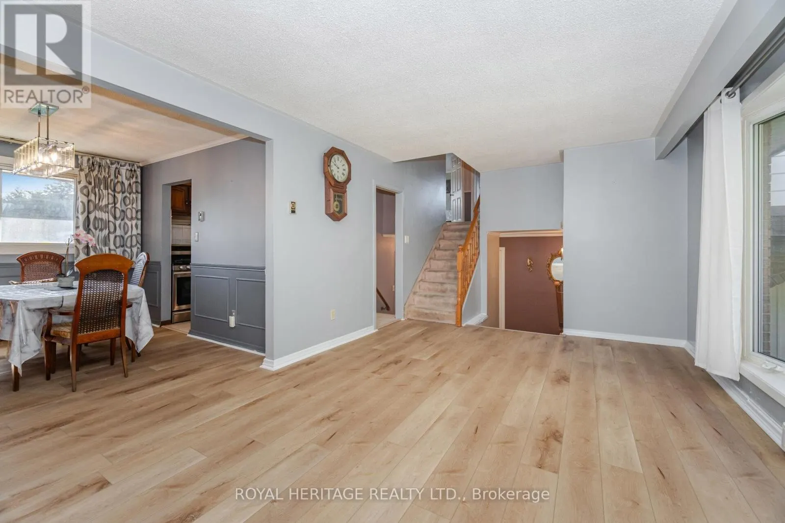 369 CARNABY COURT