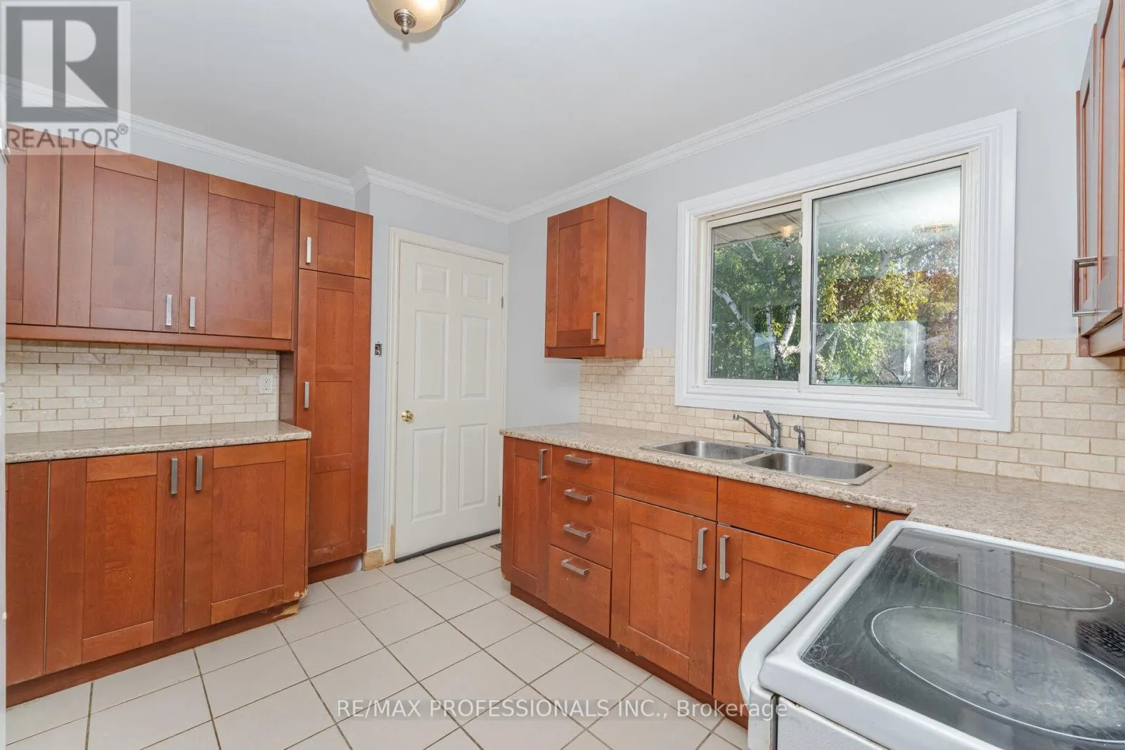 11 JEANETTE STREET