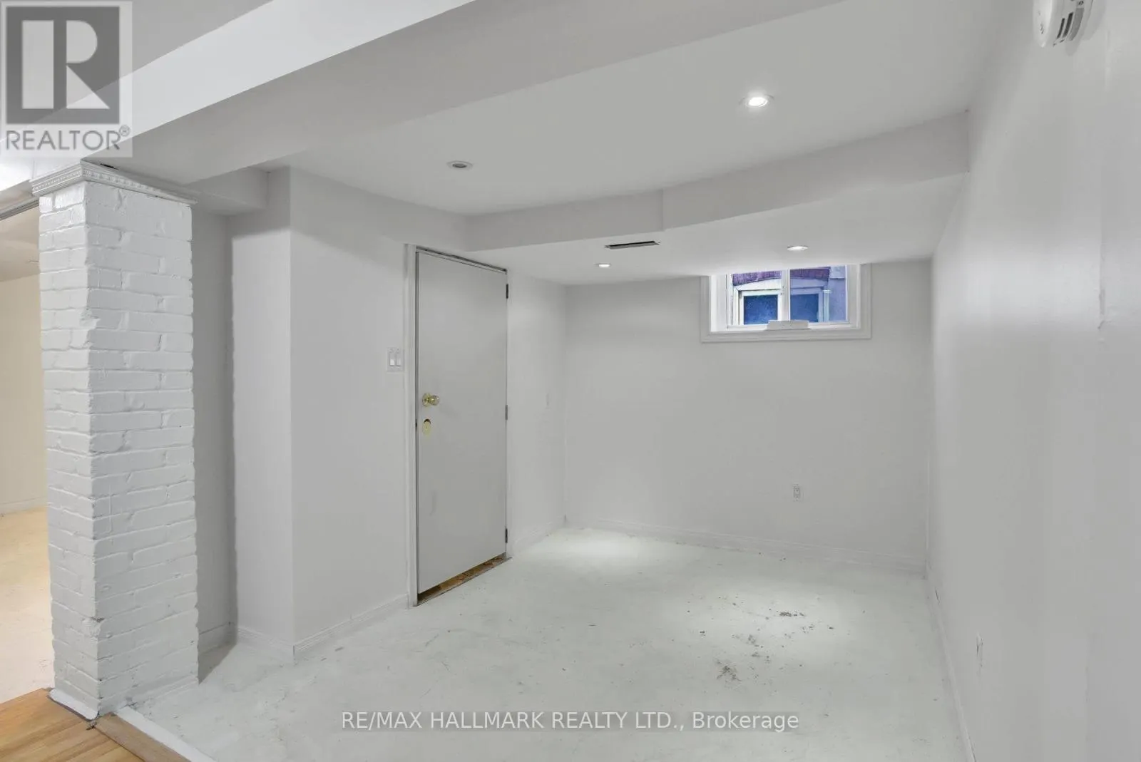 9 COSTAIN AVENUE