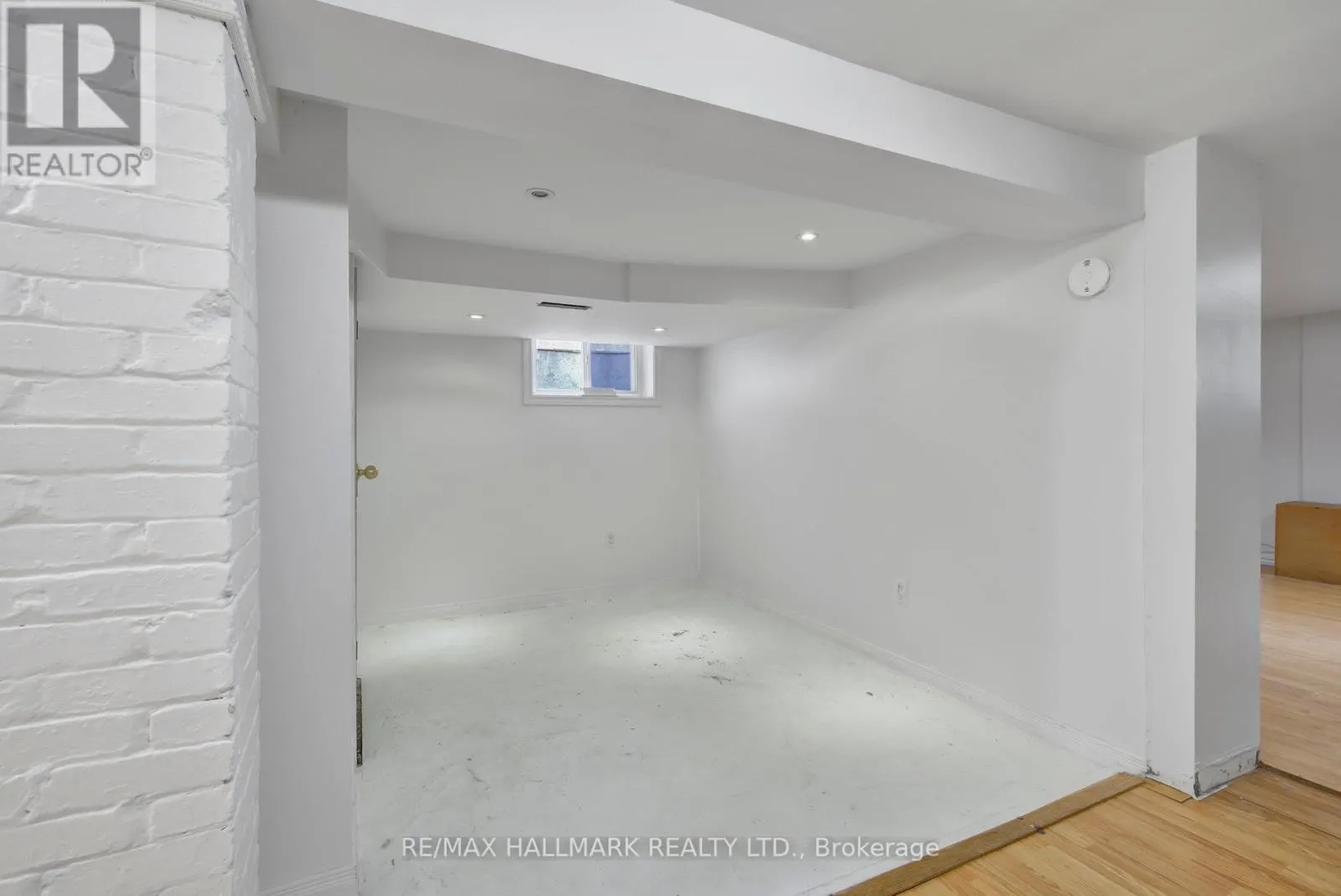 9 COSTAIN AVENUE