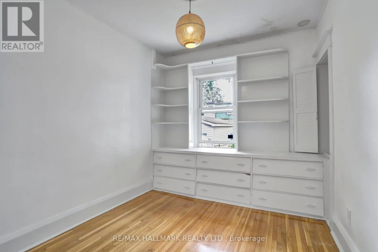 9 COSTAIN AVENUE