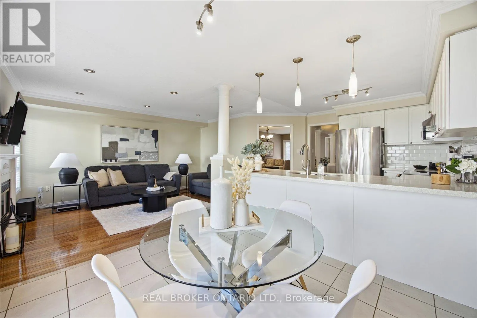61 ASTER CRESCENT