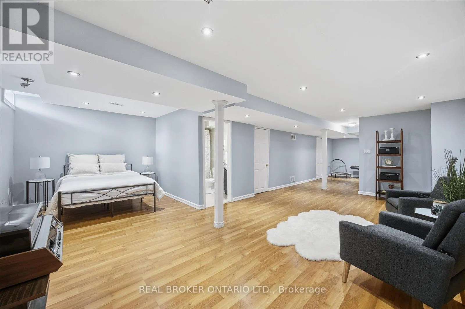 61 ASTER CRESCENT