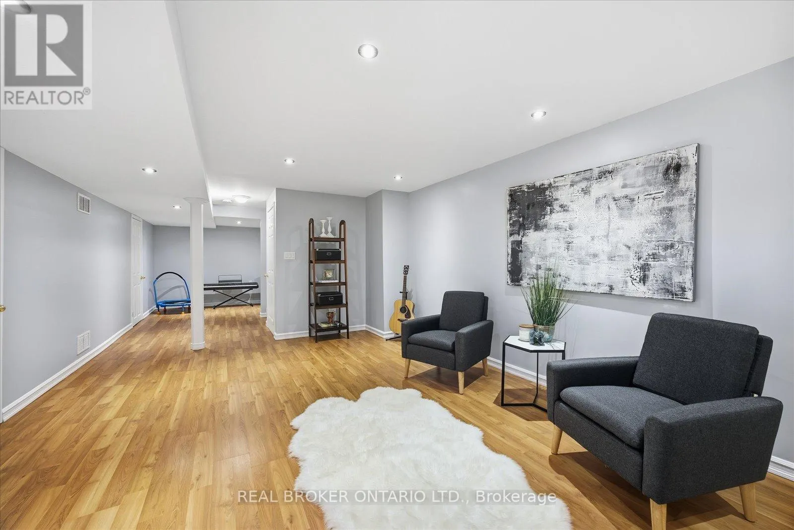 61 ASTER CRESCENT