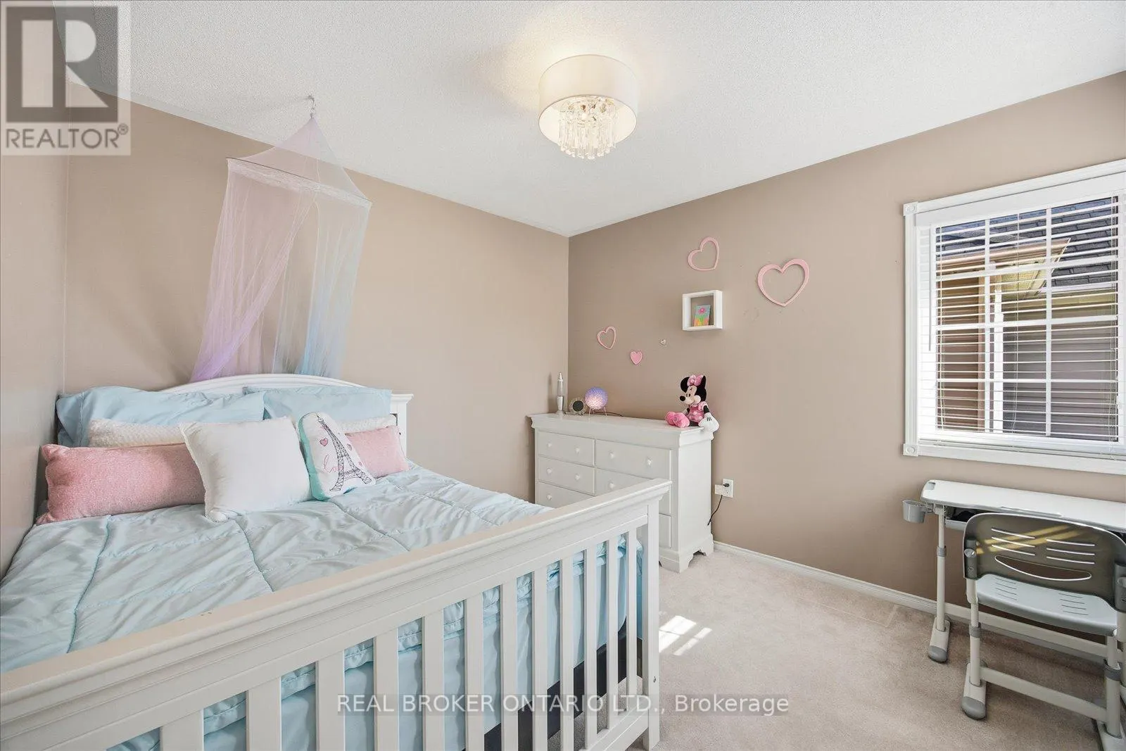 61 ASTER CRESCENT