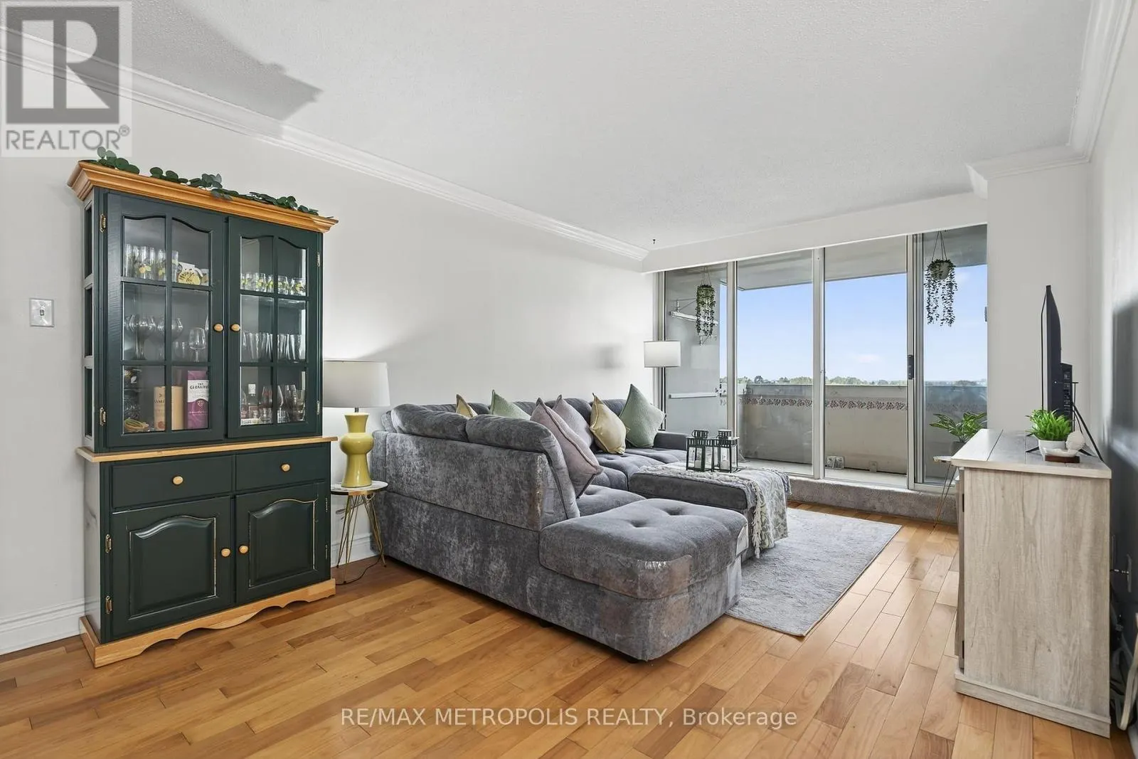 707 - 44 FALBY COURT