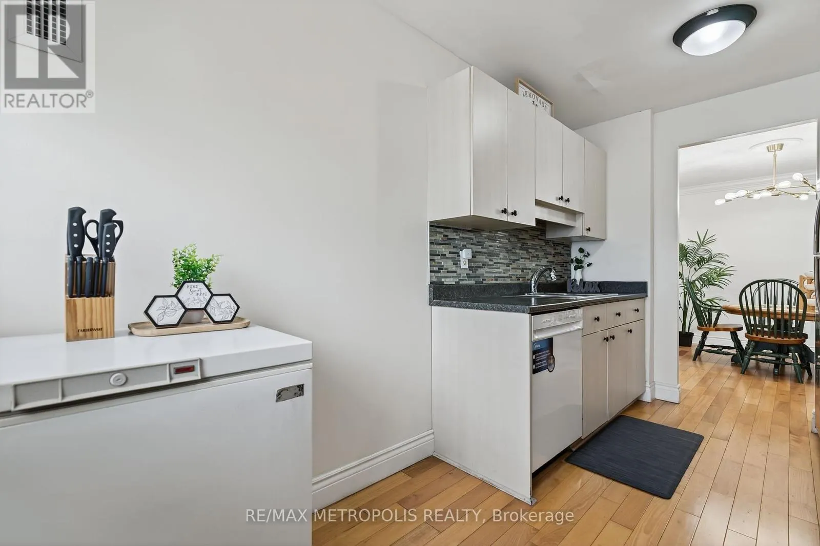 707 - 44 FALBY COURT