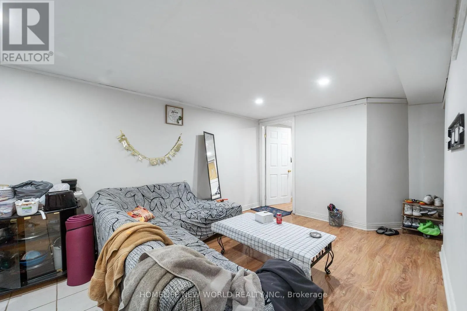 3 BRISBOURNE GROVE