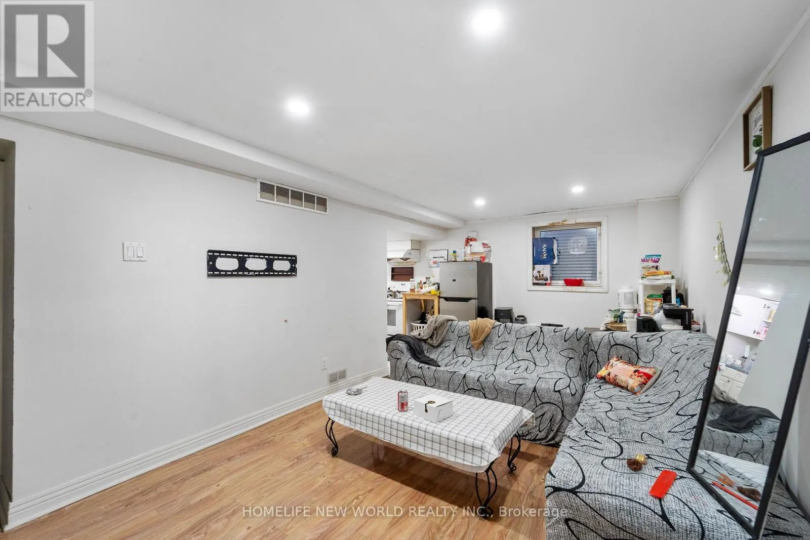 3 BRISBOURNE GROVE