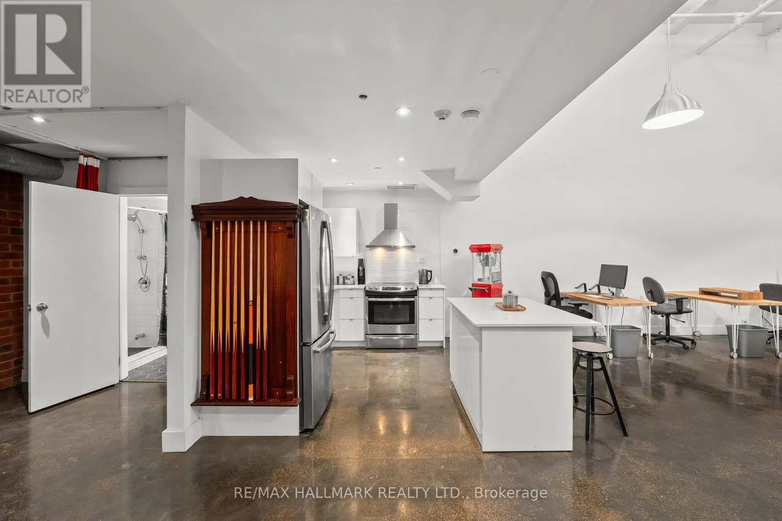 156 - 1159 DUNDAS STREET E