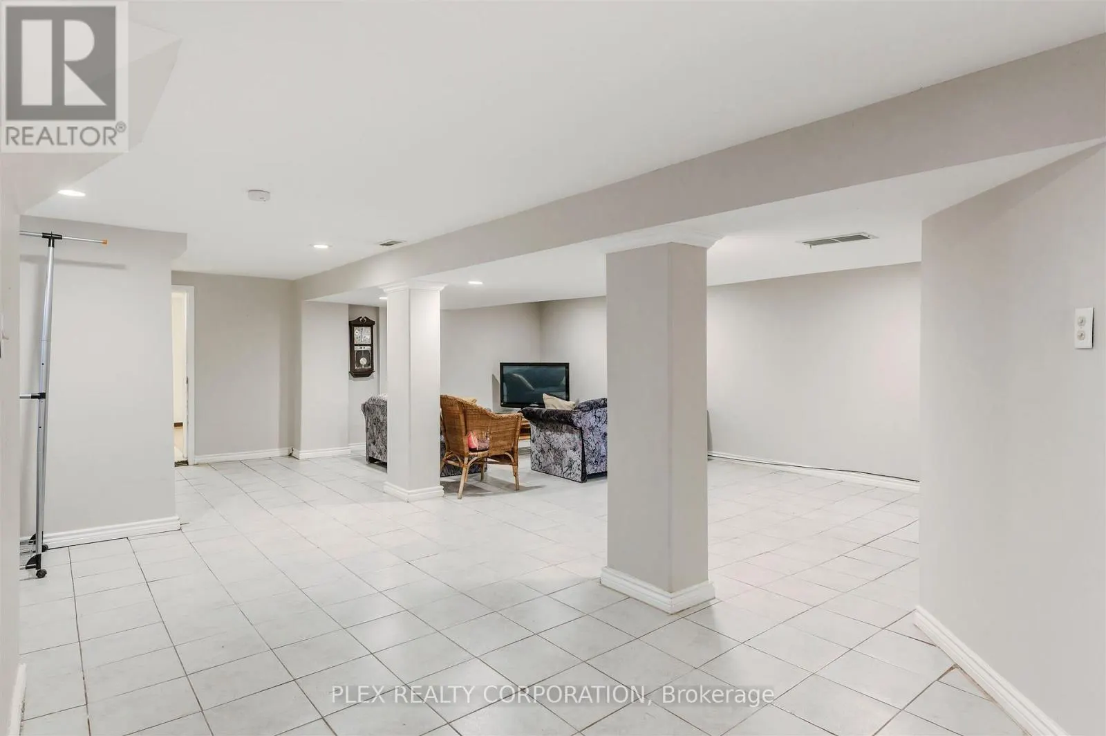 52 MERRIAN ROAD