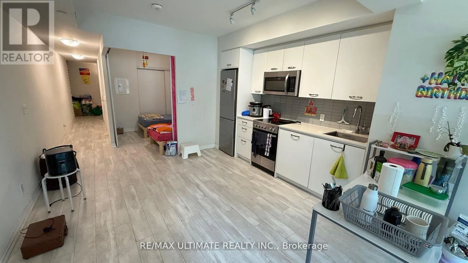 301 - 1630 QUEEN STREET E