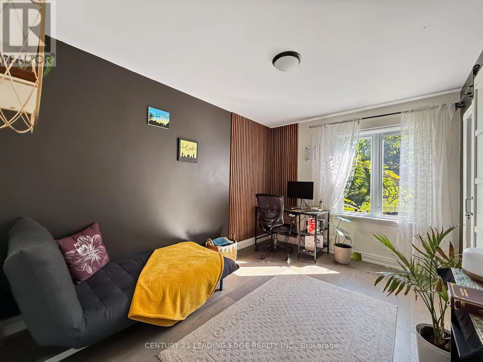 501 BOND STREET E