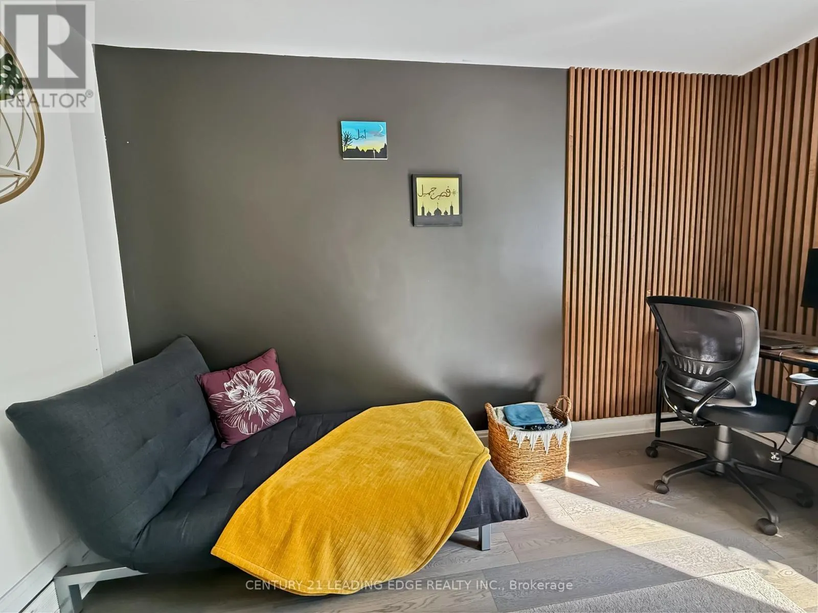 501 BOND STREET E