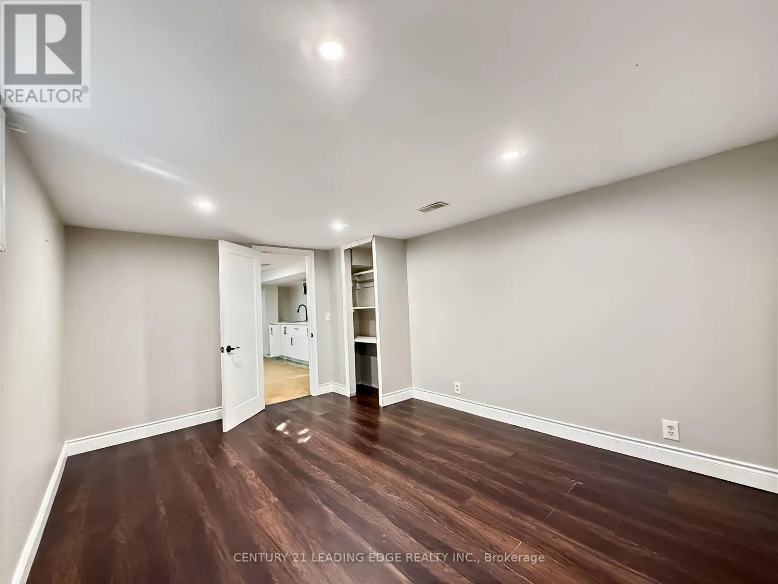 501 BOND STREET E