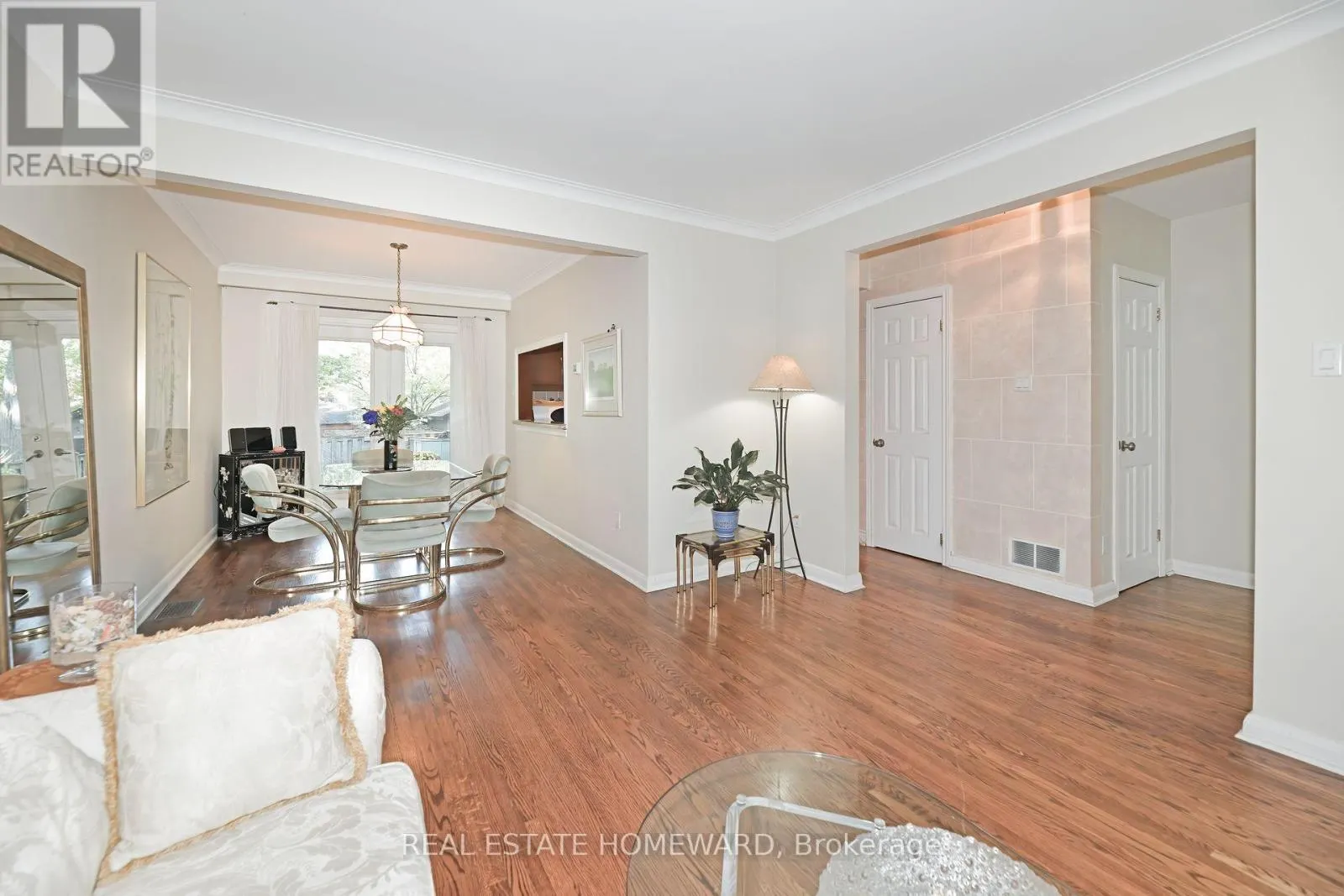 9 RED DEER AVENUE