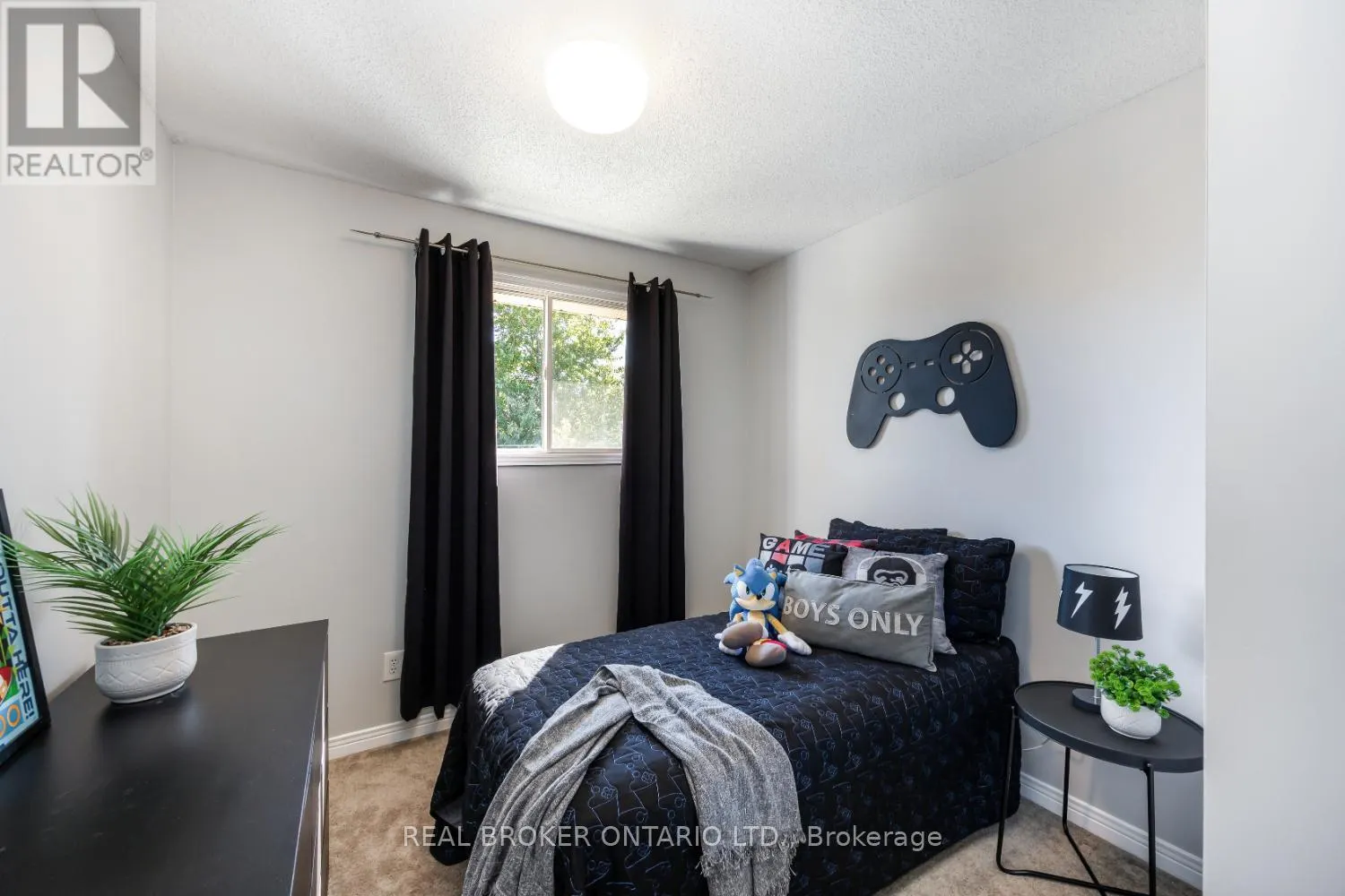 13 FIELDCREST AVENUE