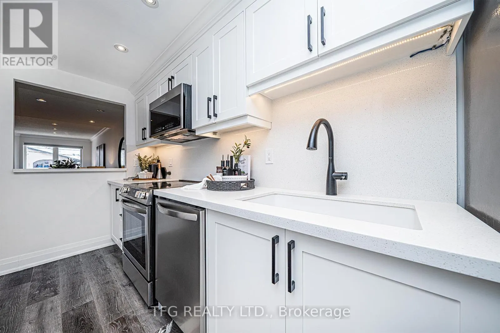 7 - 120 GLEN MANOR DRIVE, #7