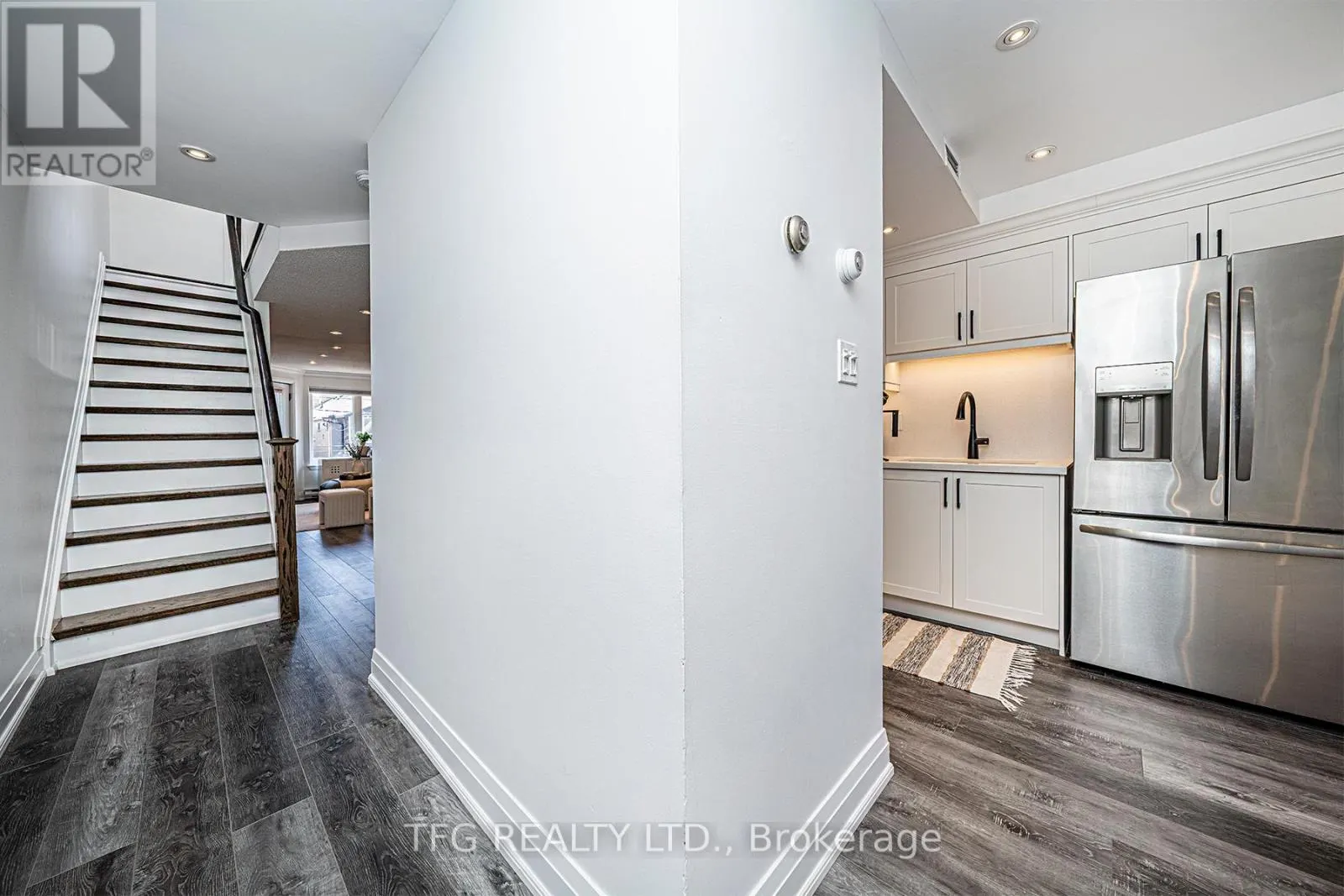 7 - 120 GLEN MANOR DRIVE, #7