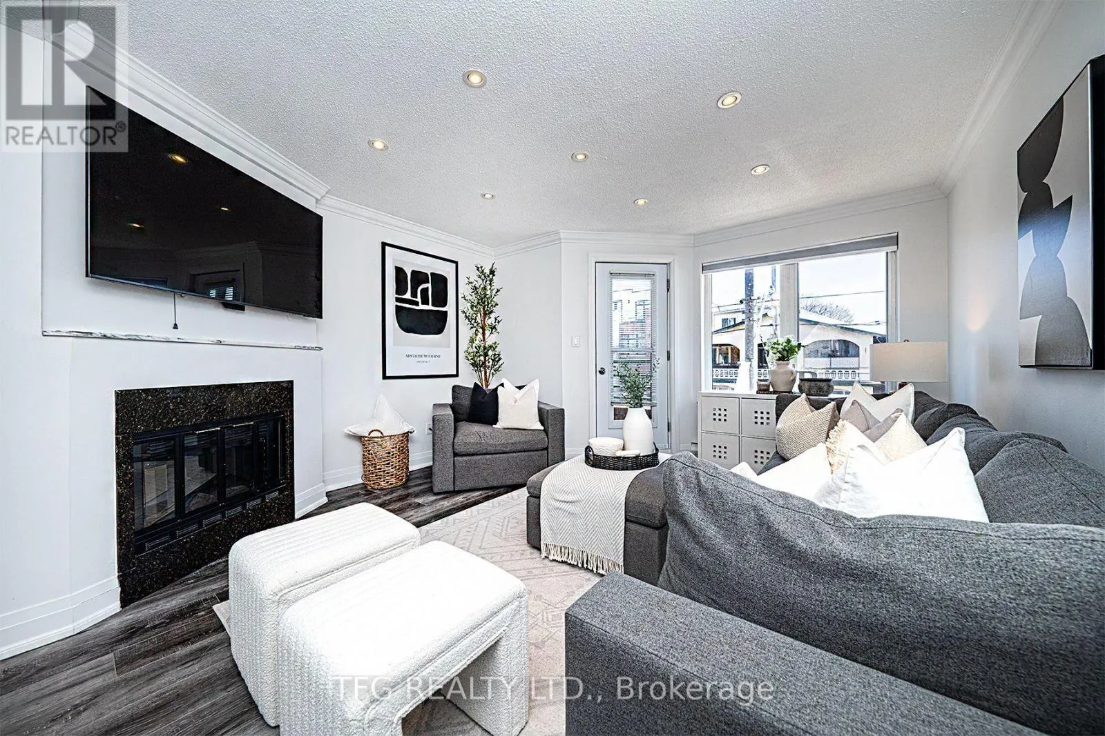 7 - 120 GLEN MANOR DRIVE, #7