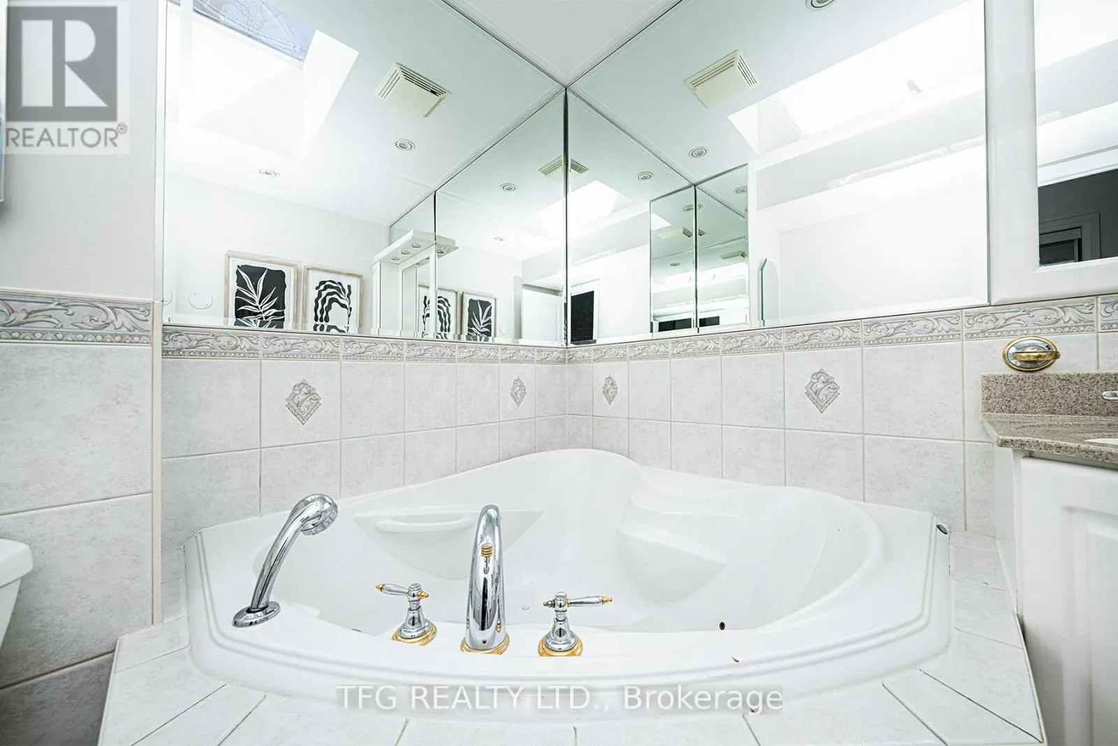 7 - 120 GLEN MANOR DRIVE, #7