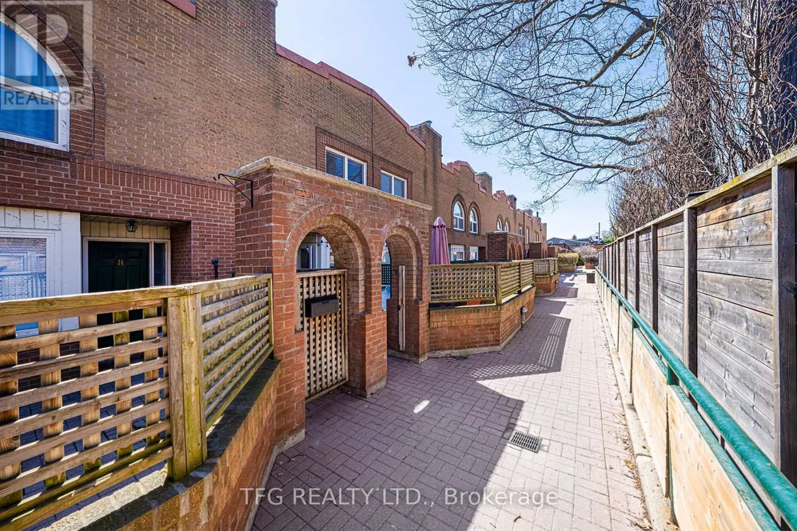 7 - 120 GLEN MANOR DRIVE, #7