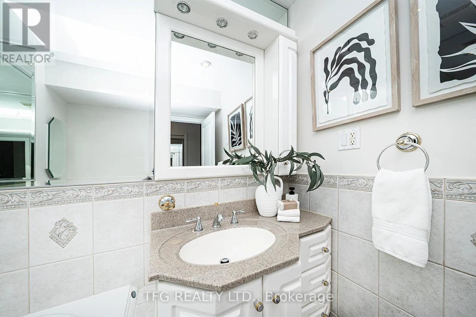 7 - 120 GLEN MANOR DRIVE, #7